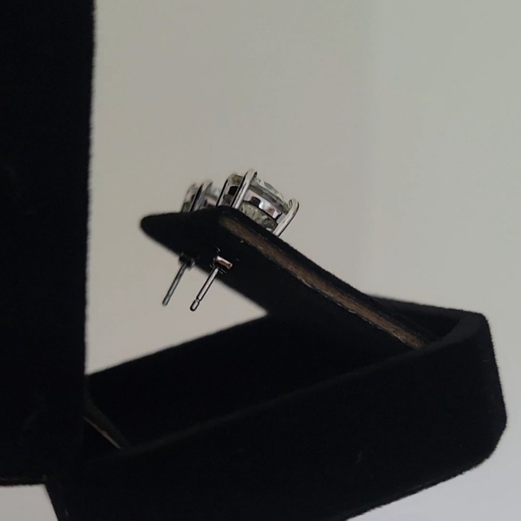 Elegant 6ct Certified Moissanite Silver Stud Earrings - Picture 4 of 8